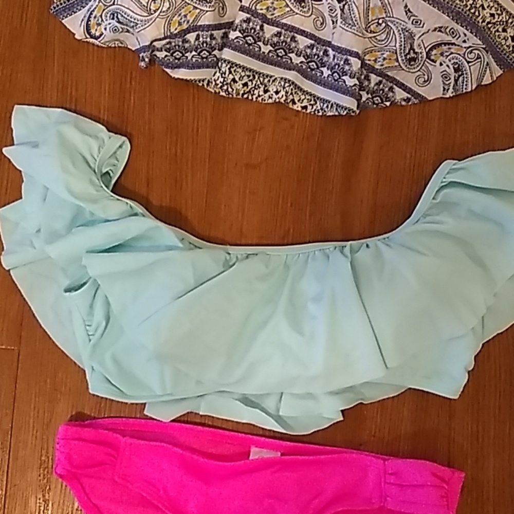 Swimsuits - Picture 3 of 8